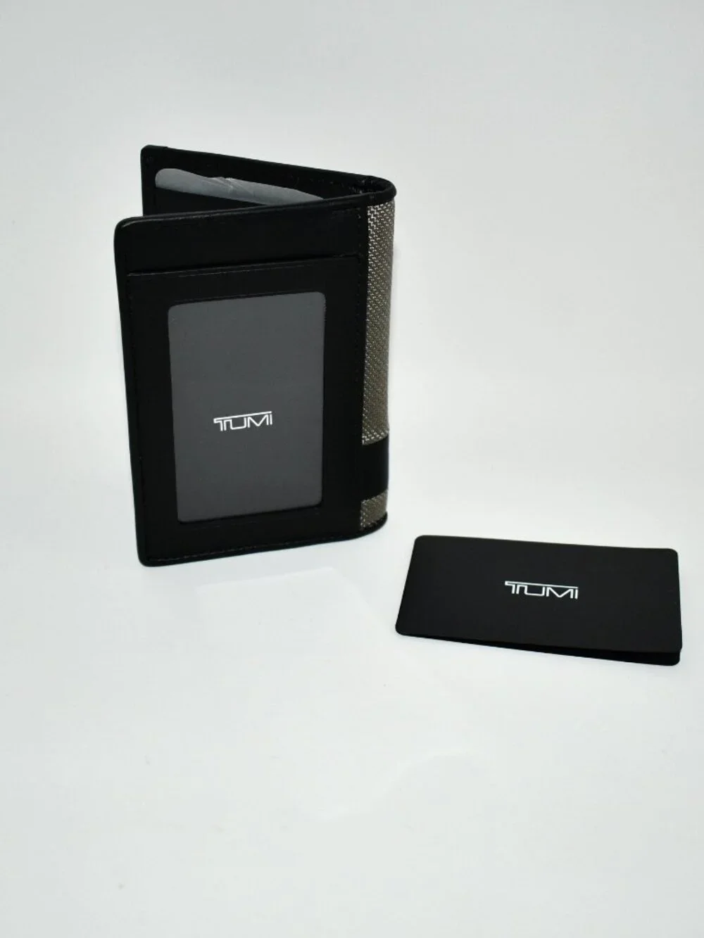 Tumi Multi Window Card Case in Grey Alloy #135626-A872 NWT